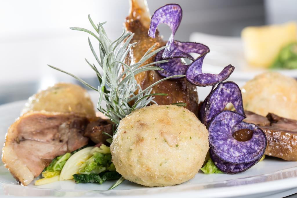 Landhotel Restaurant Zur Krone Gottenheim Exteriör bild