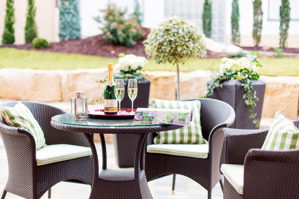 Landhotel Restaurant Zur Krone Gottenheim Exteriör bild